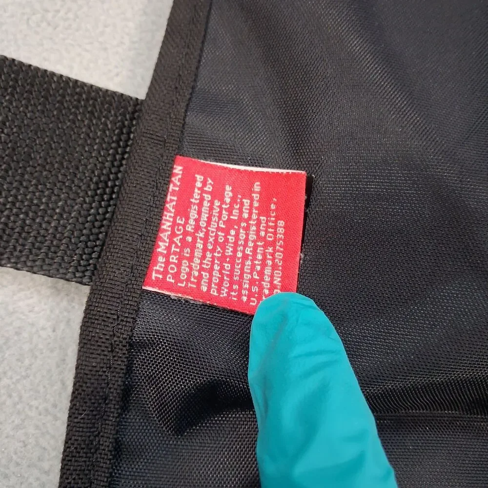 Manhattan Portage Vinyl Messenger Bag Black Commuter Travel Work